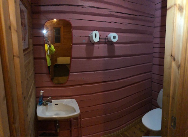 Tolatett ved inngang 1 etg. 